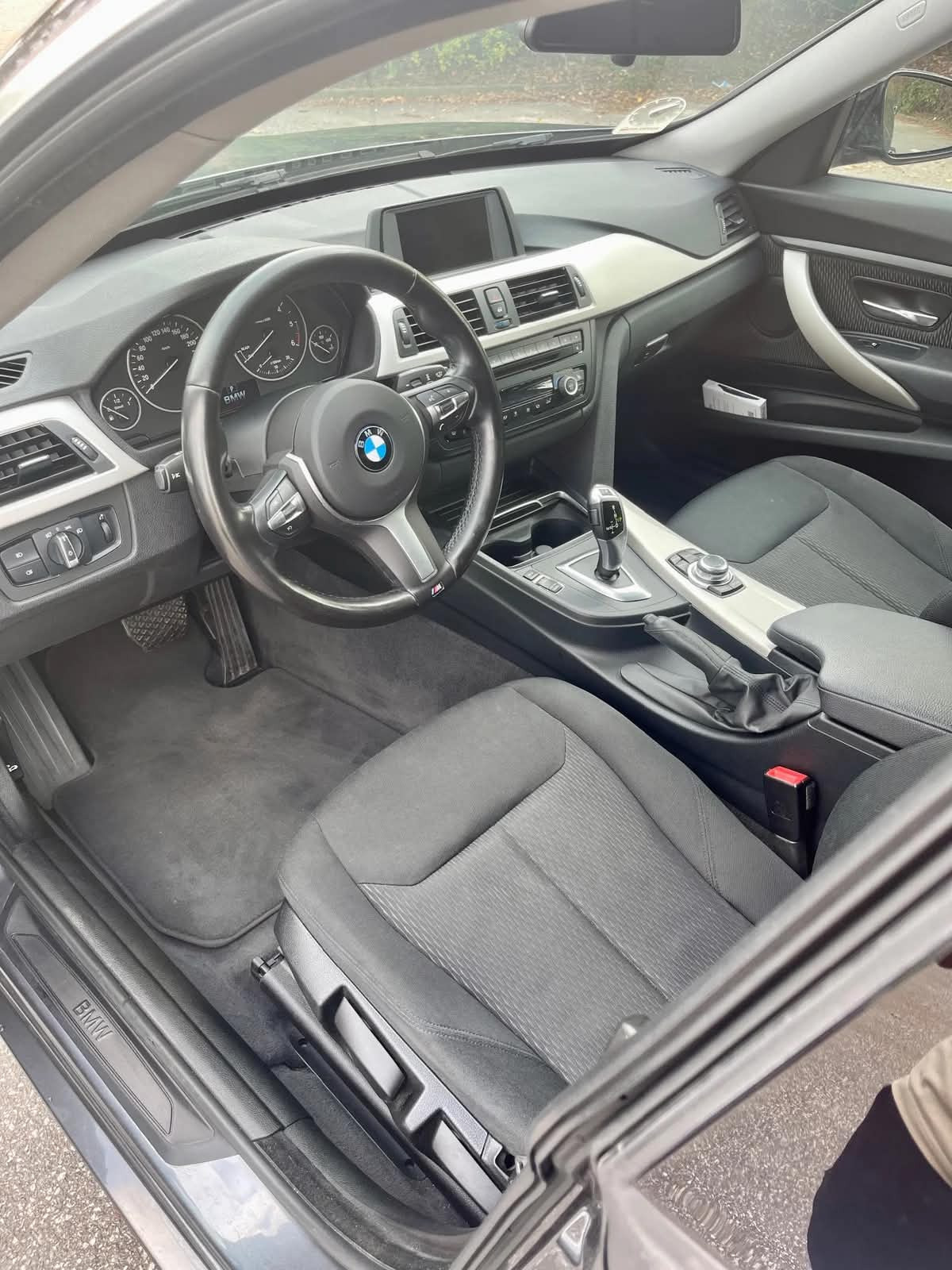 Grå BMW 3-Serie fra 2016