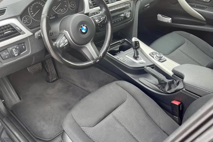 Grå BMW 3-Serie fra 2016