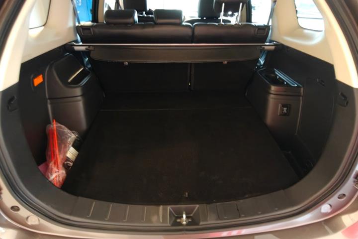 Brun Mitsubishi Outlander fra 2020