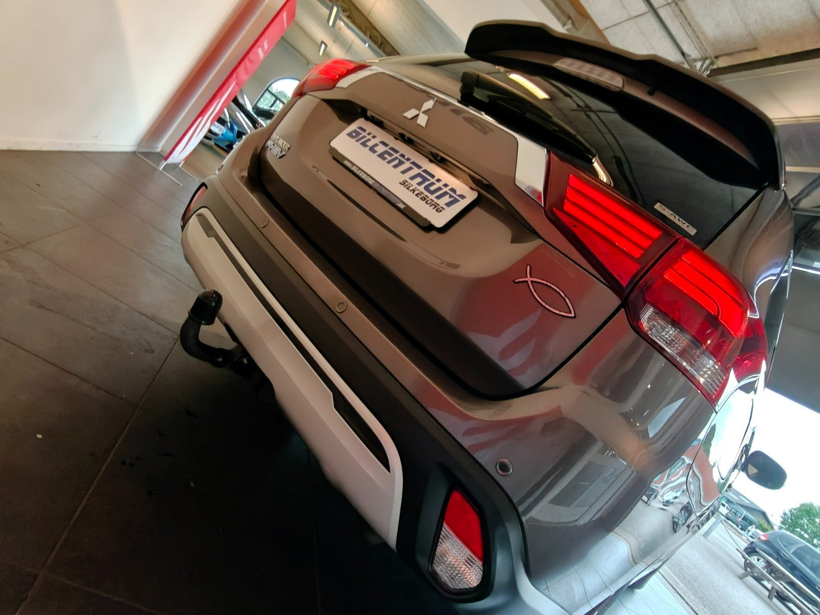 Brun Mitsubishi Outlander fra 2020