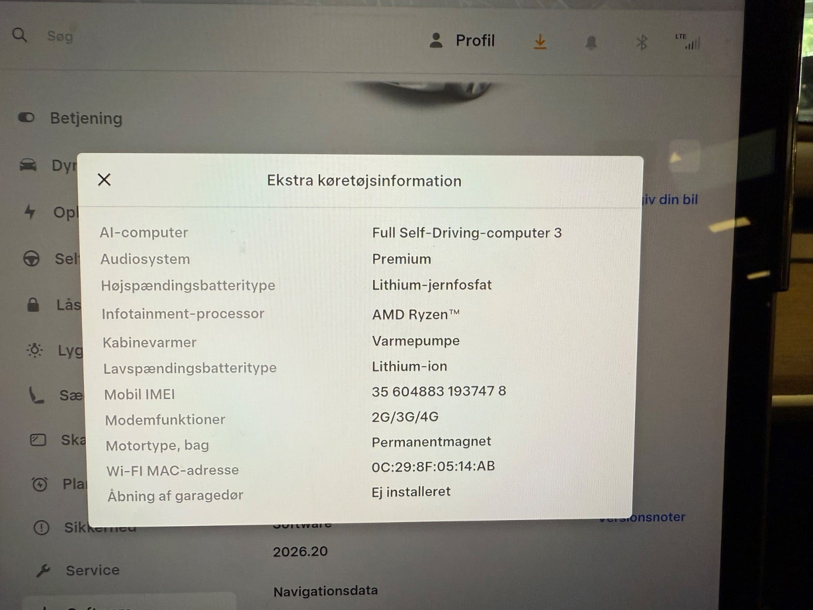 Hvid Tesla Model Y fra 2024