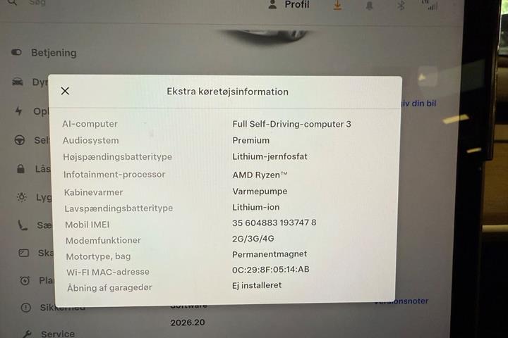 Hvid Tesla Model Y fra 2024