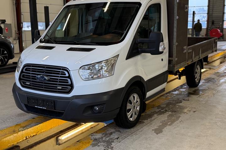 Grøn Ford Transit 350 L3 Chassis fra 2017