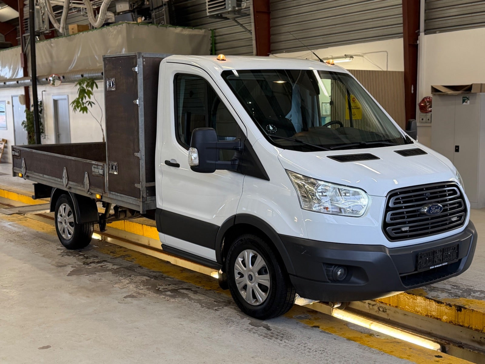 Grøn Ford Transit 350 L3 Chassis fra 2017