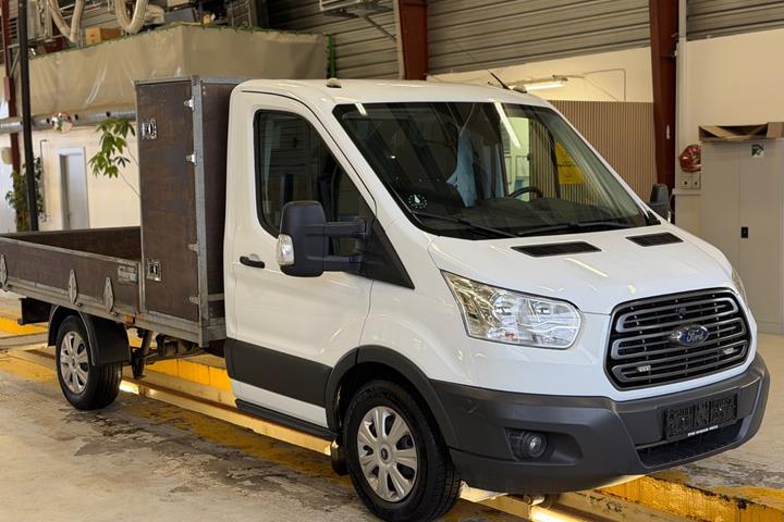 Grøn Ford Transit 350 L3 Chassis fra 2017