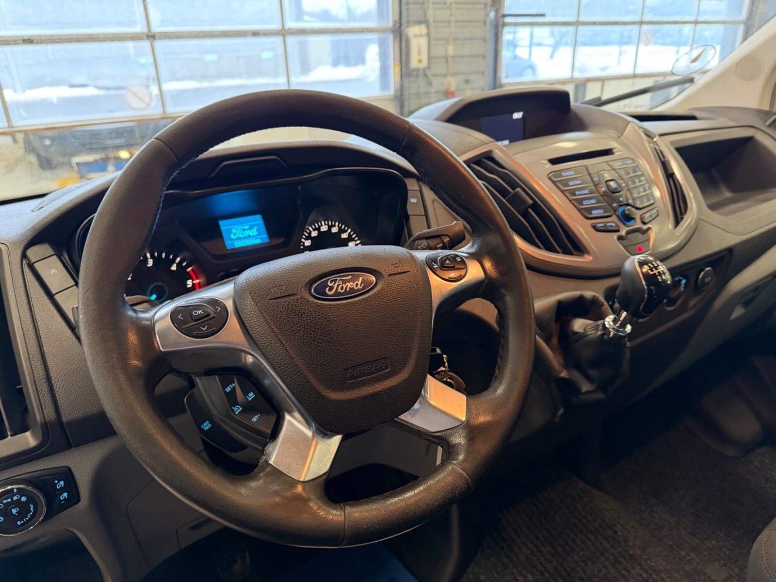 Grøn Ford Transit 350 L3 Chassis fra 2017