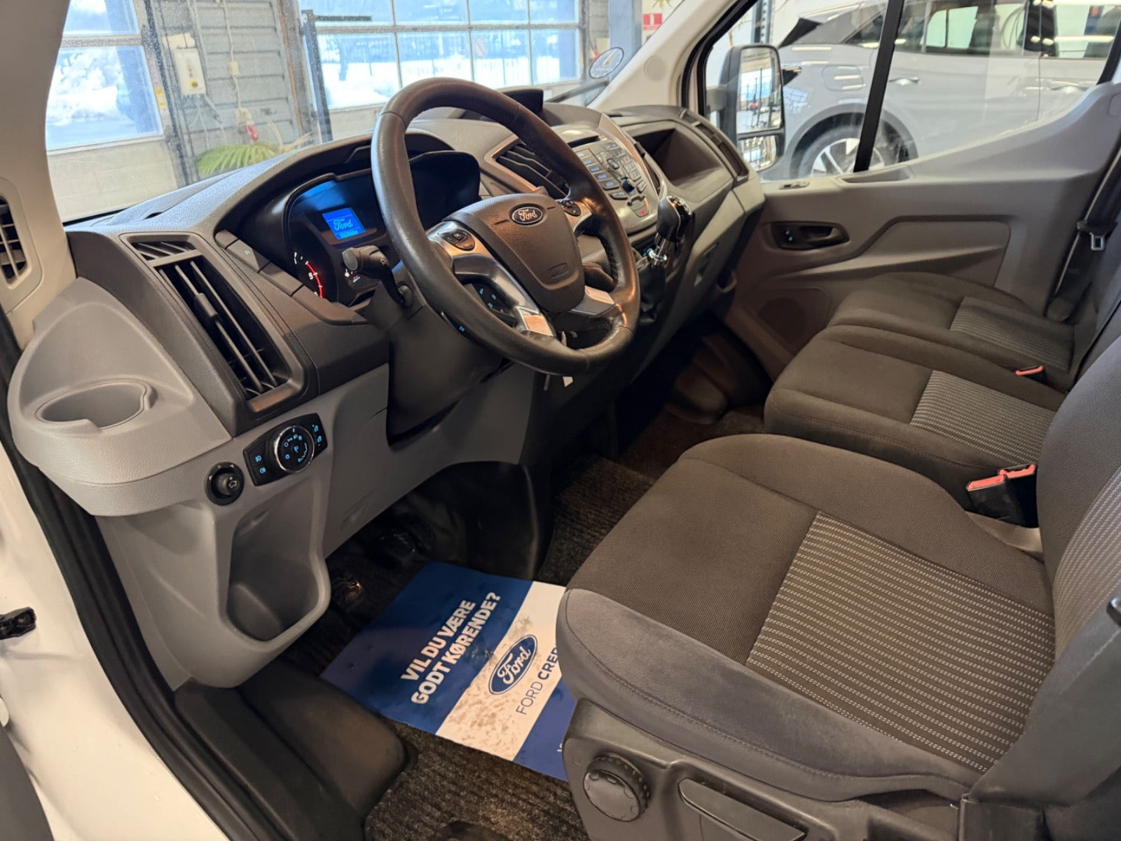 Grøn Ford Transit 350 L3 Chassis fra 2017