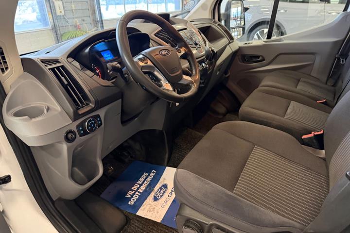 Grøn Ford Transit 350 L3 Chassis fra 2017