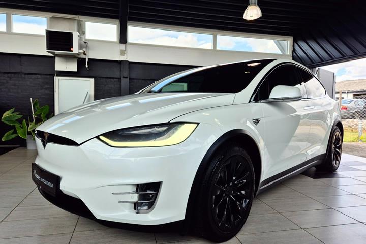 Hvid Tesla Model X fra 2017