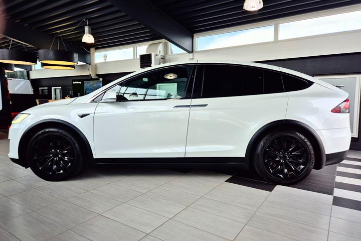 Hvid Tesla Model X fra 2017