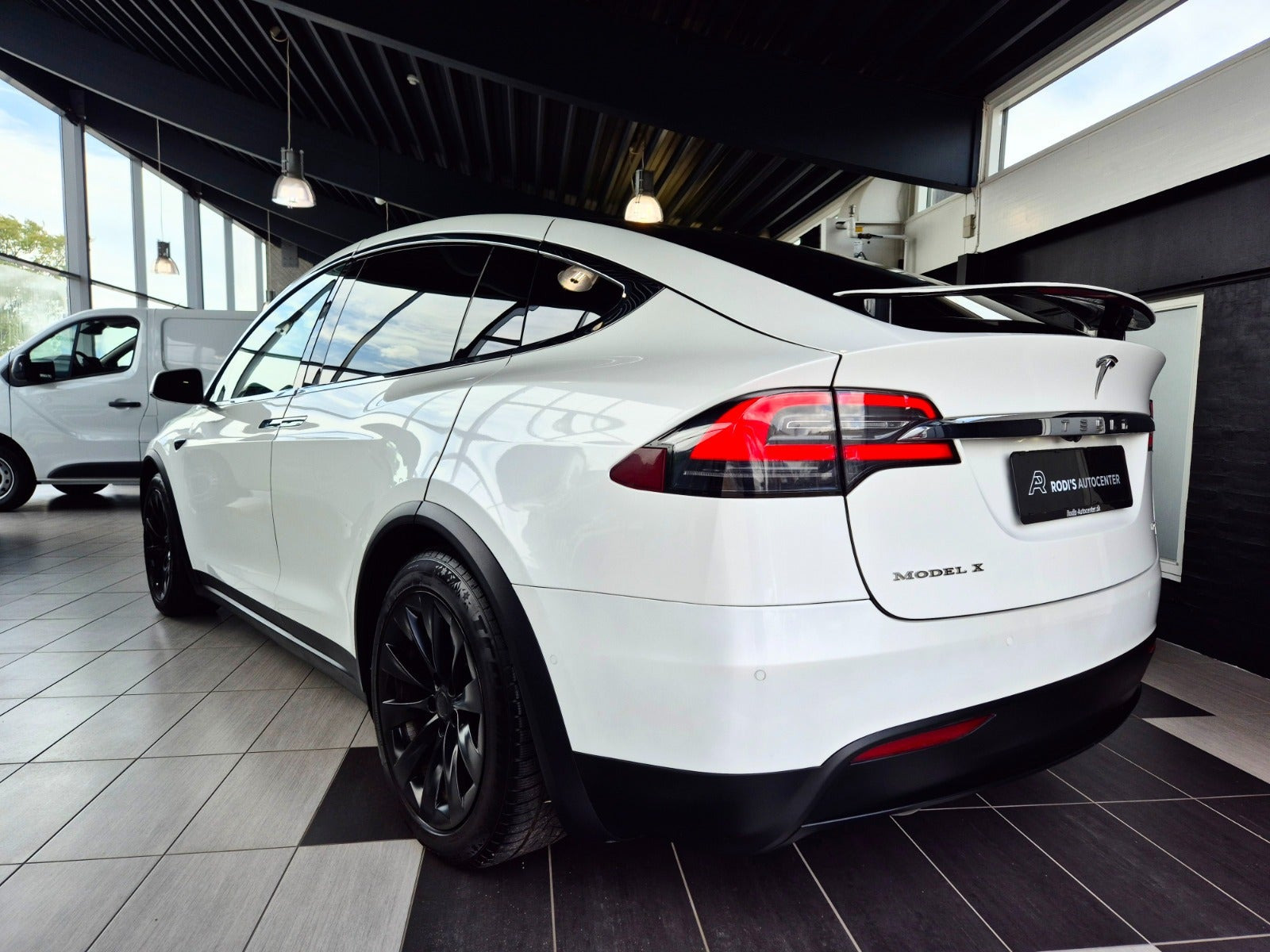 Hvid Tesla Model X fra 2017