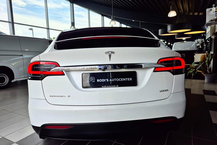 Hvid Tesla Model X fra 2017