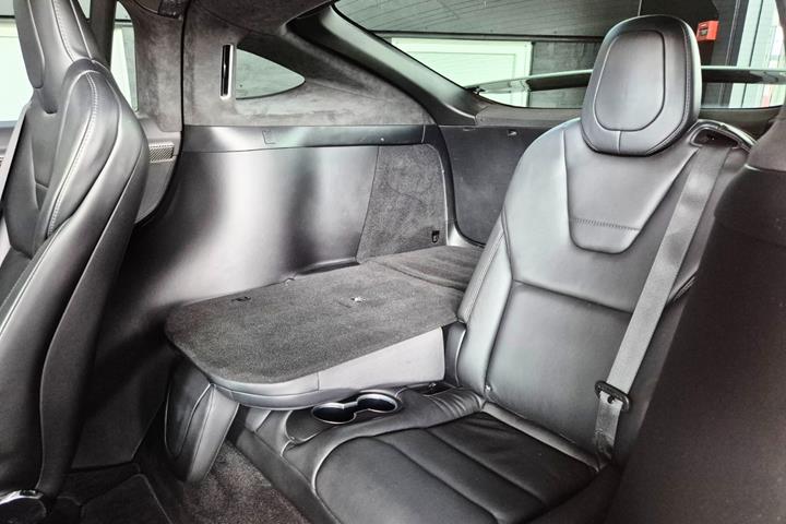 Hvid Tesla Model X fra 2017