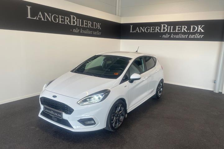 Hvid Ford Fiesta fra 2020 set udefra