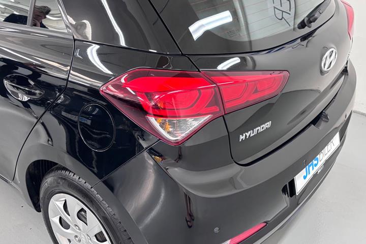 Sort Hyundai i20 fra 2017