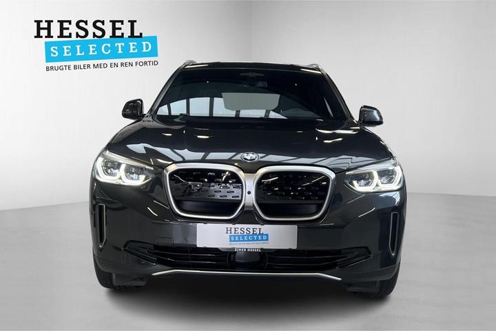 Grå BMW iX3 fra 2022