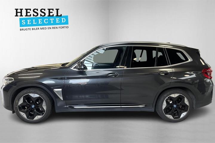 Grå BMW iX3 fra 2022