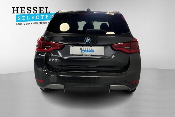 Grå BMW iX3 fra 2022
