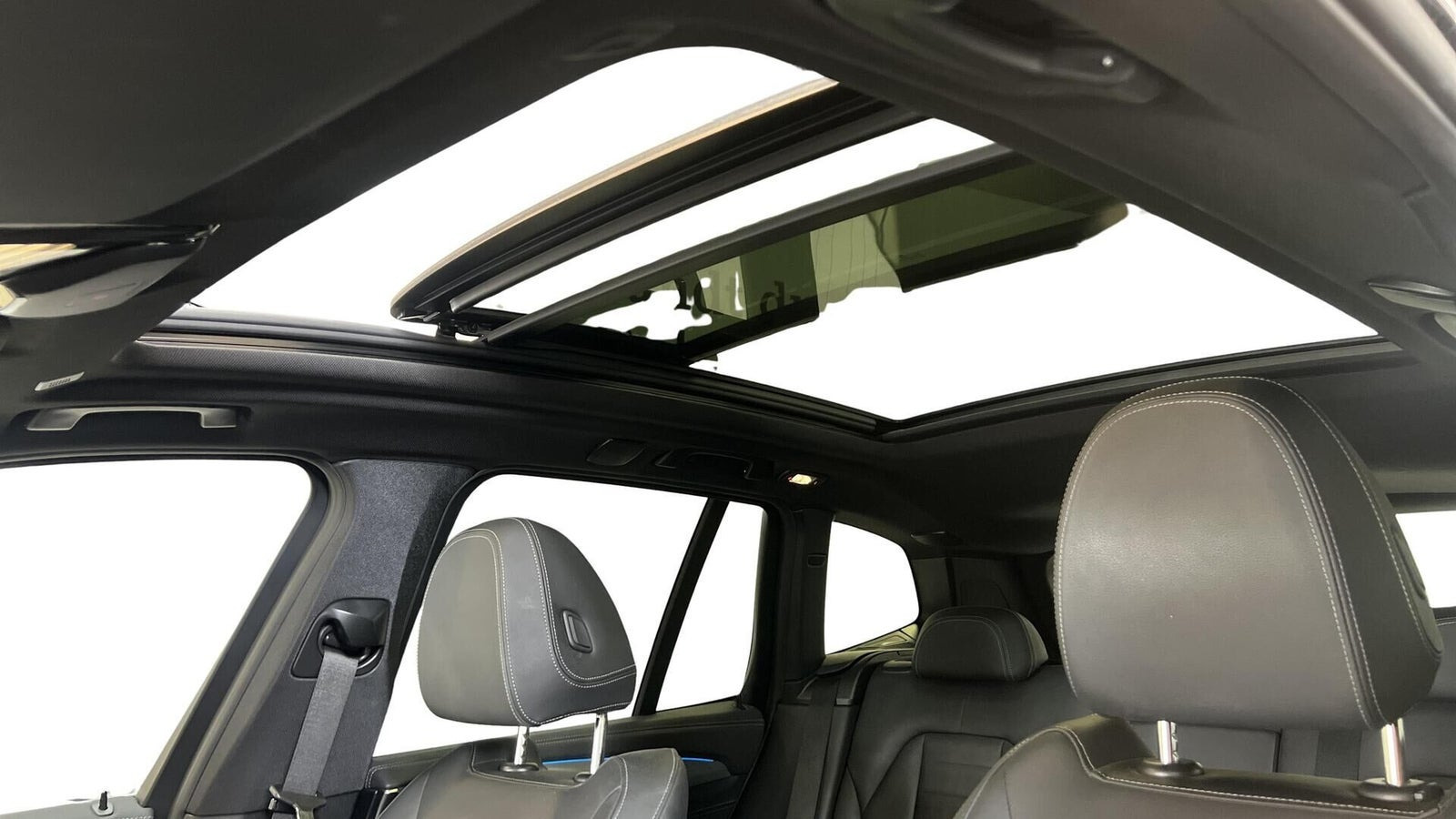 Grå BMW iX3 fra 2022