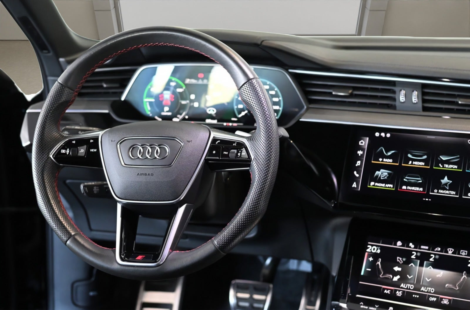 Sort Audi Q8 e-tron fra 2023
