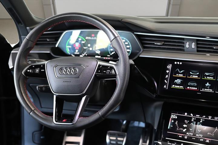 Sort Audi Q8 e-tron fra 2023