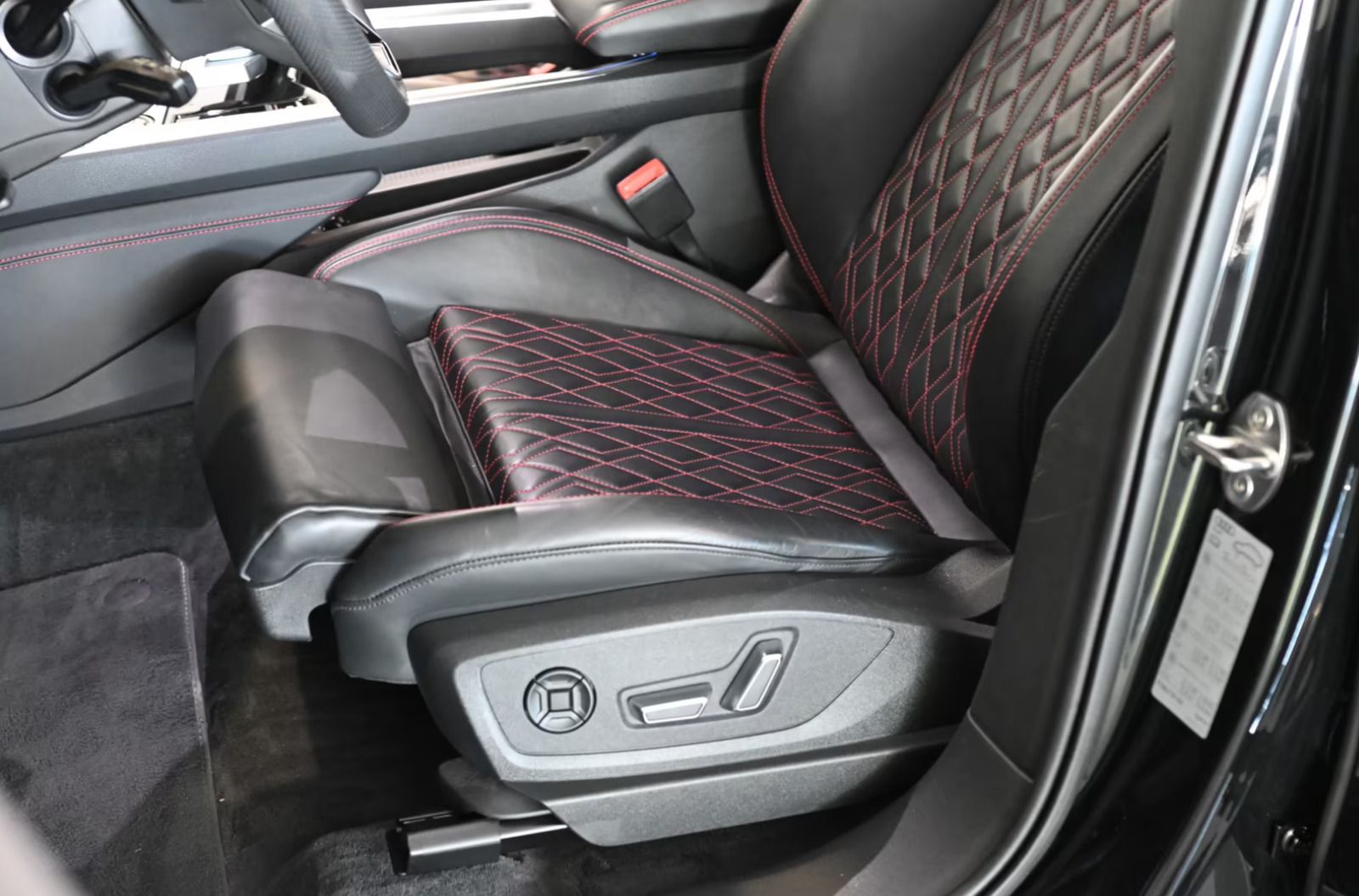 Sort Audi Q8 e-tron fra 2023