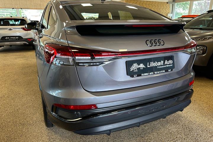 Grå Audi Q4 e-tron fra 2025