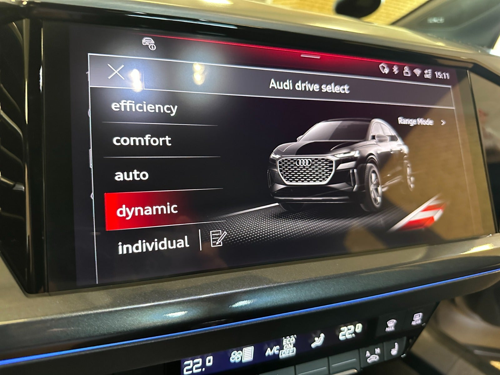 Grå Audi Q4 e-tron fra 2025
