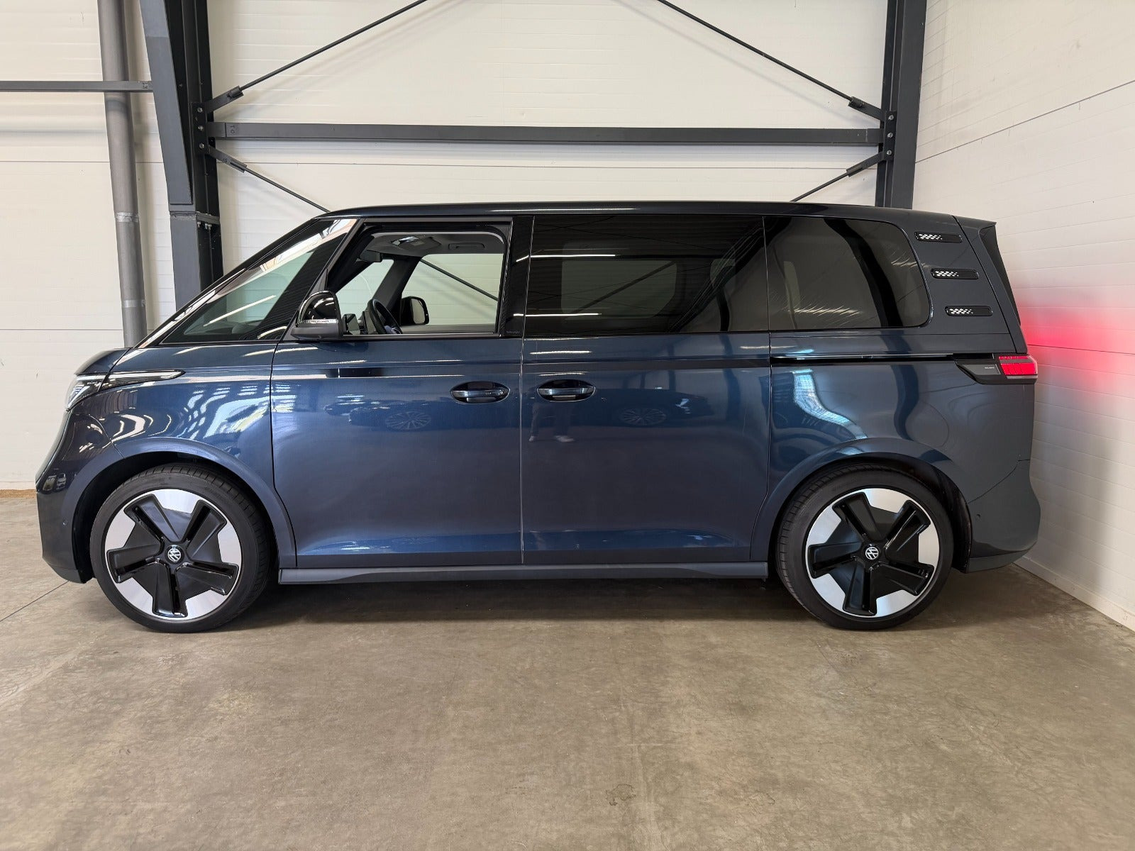 Blå VW ID.Buzz fra 2023