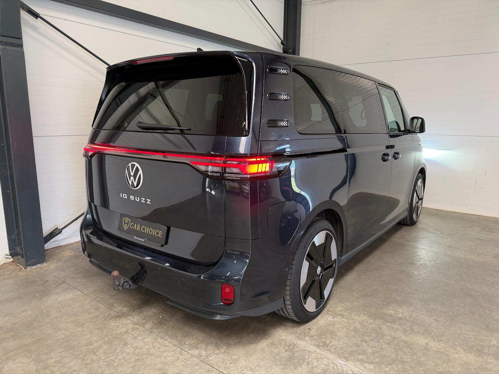 Blå VW ID.Buzz fra 2023