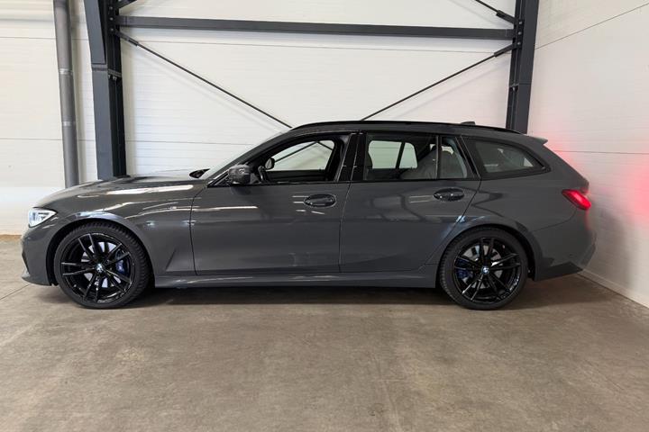 Grå BMW 330i fra 2019