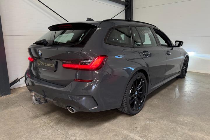 Grå BMW 330i fra 2019