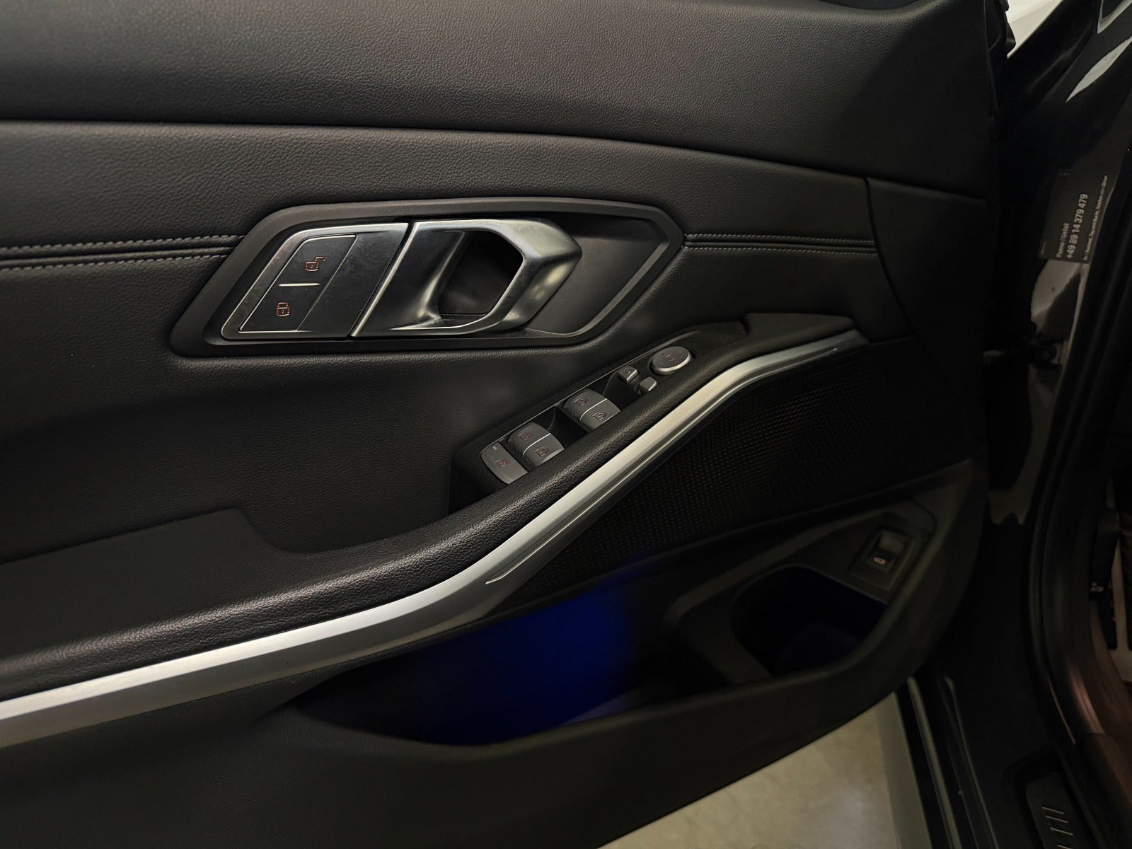 Grå BMW 330i fra 2019