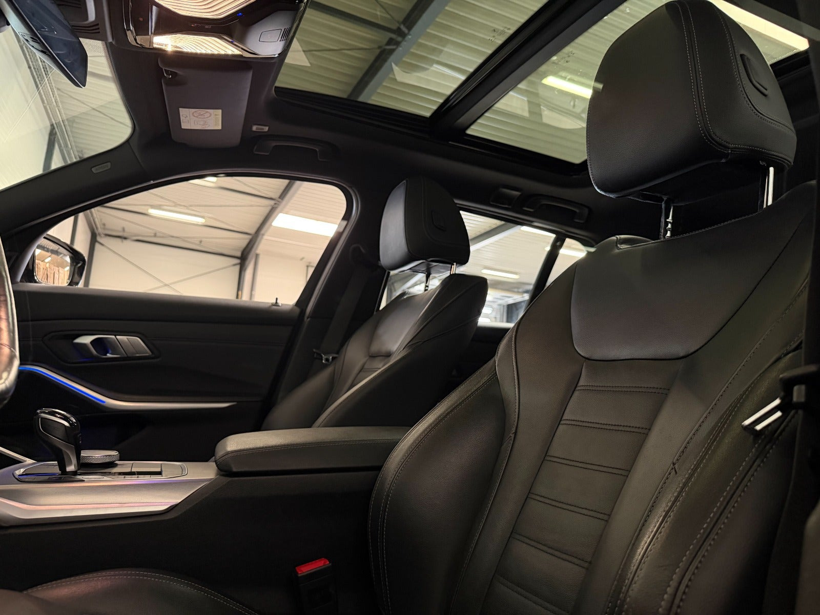 Grå BMW 330i fra 2019
