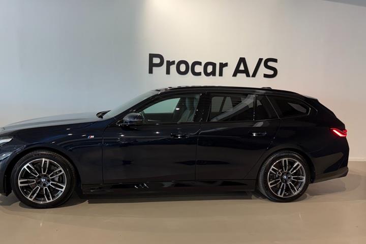 Sort BMW i5 fra 2025