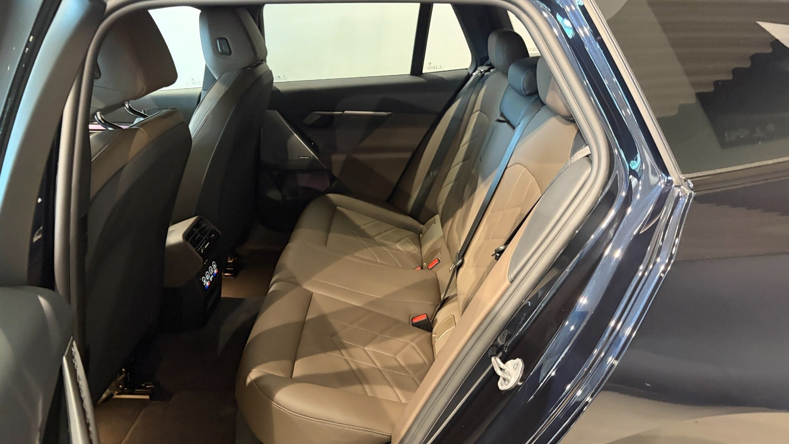 Sort BMW i5 fra 2025
