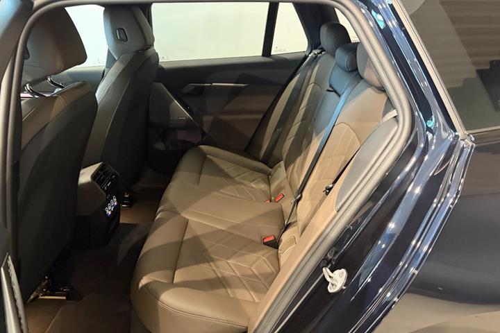 Sort BMW i5 fra 2025