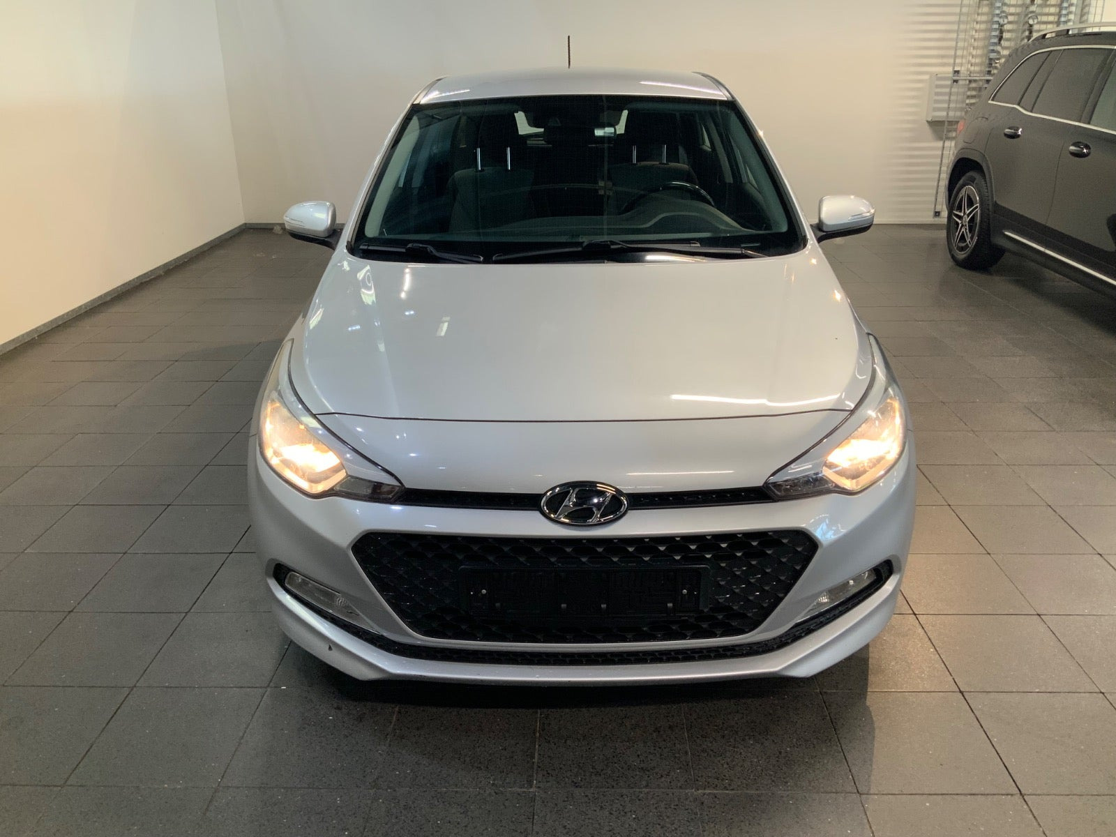 Sølv Hyundai i20 fra 2015