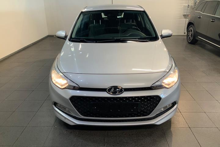 Sølv Hyundai i20 fra 2015