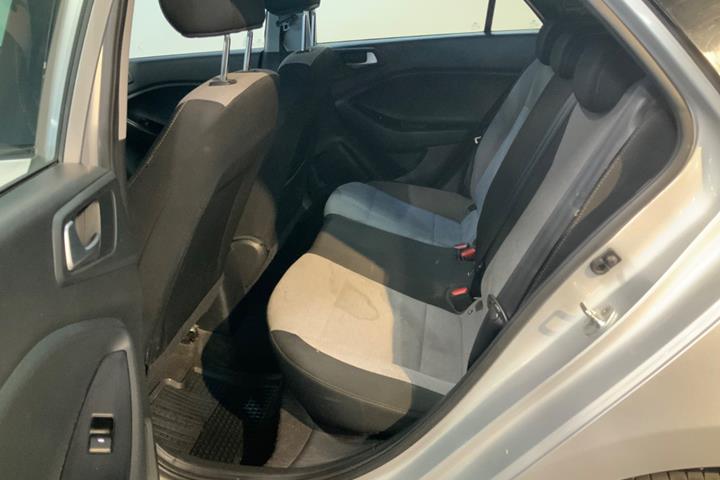 Sølv Hyundai i20 fra 2015