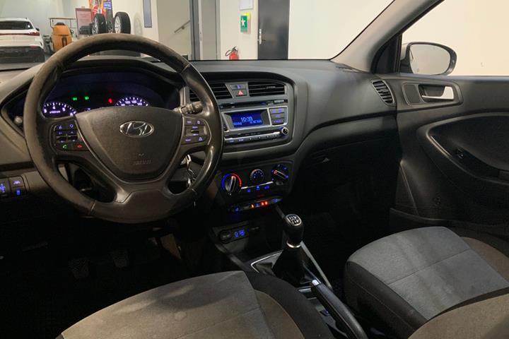 Sølv Hyundai i20 fra 2015