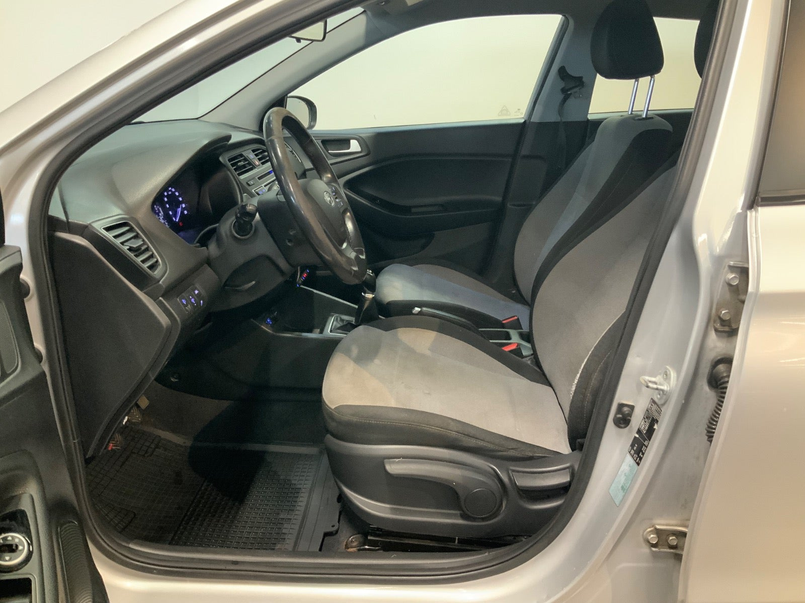 Sølv Hyundai i20 fra 2015
