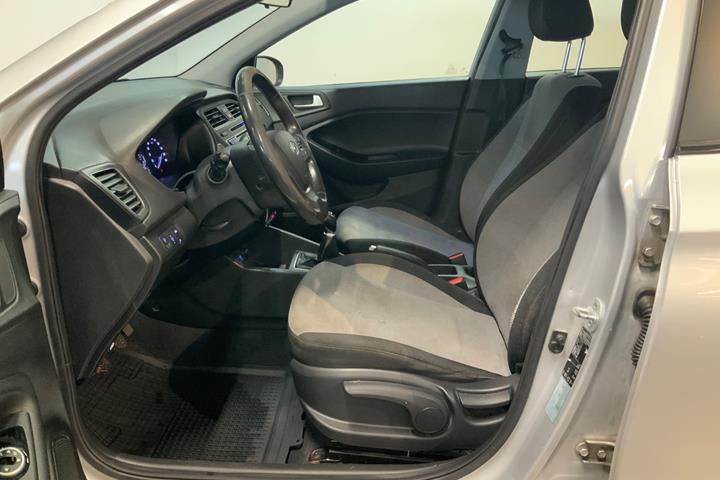 Sølv Hyundai i20 fra 2015