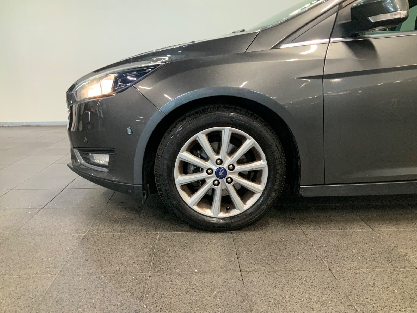 Grå Ford Focus fra 2018