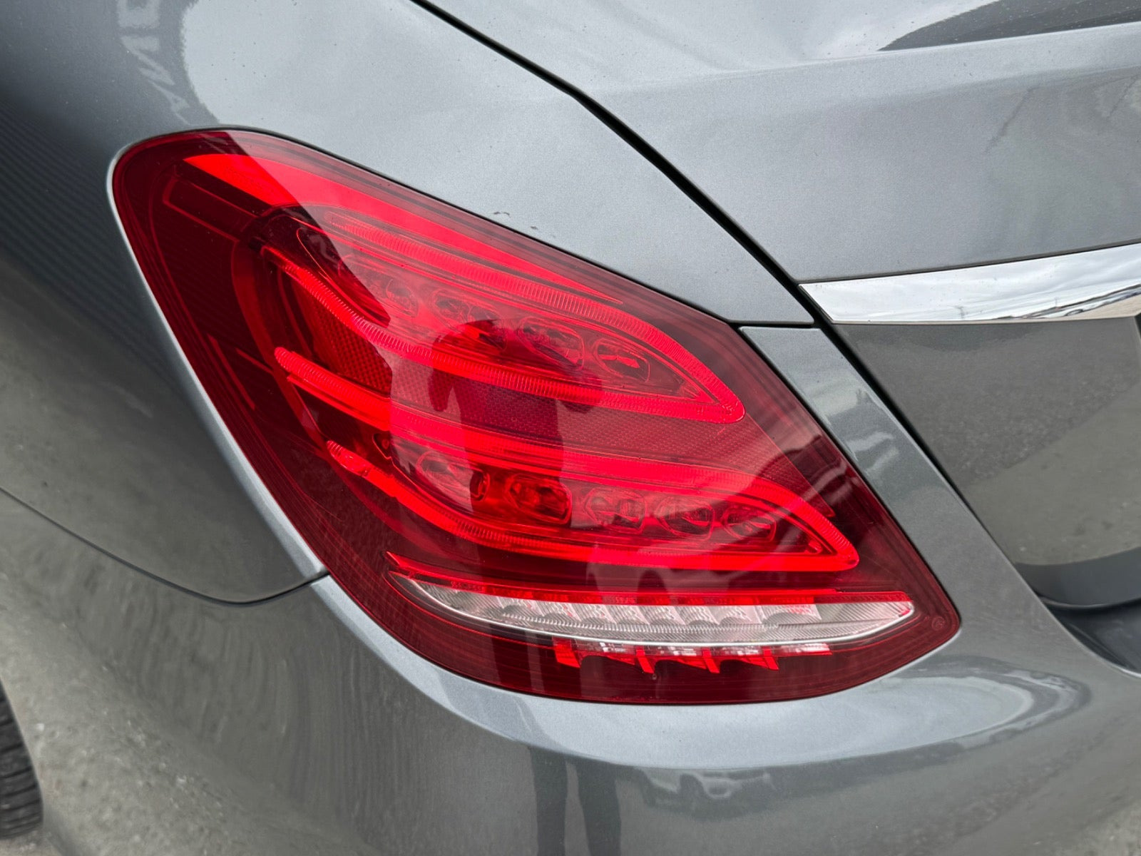 Grå Mercedes C220 d fra 2016