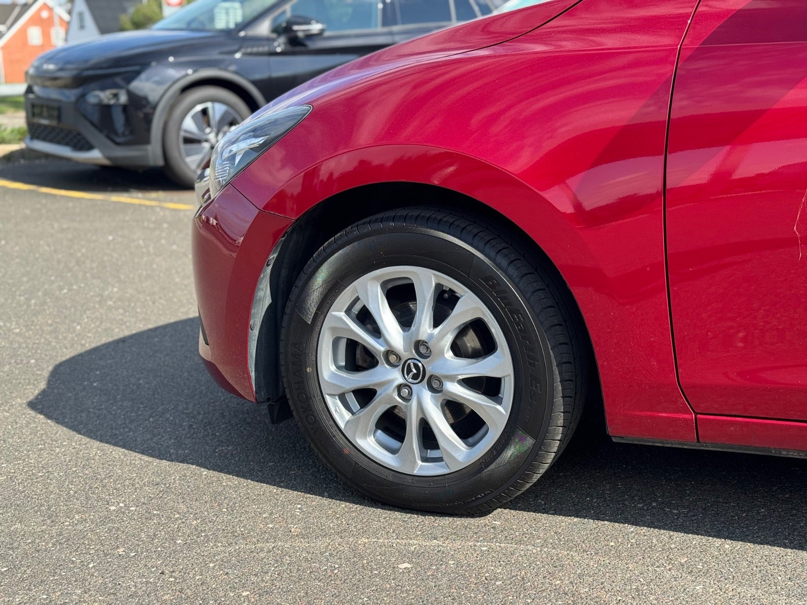 Rød Mazda 2 fra 2018