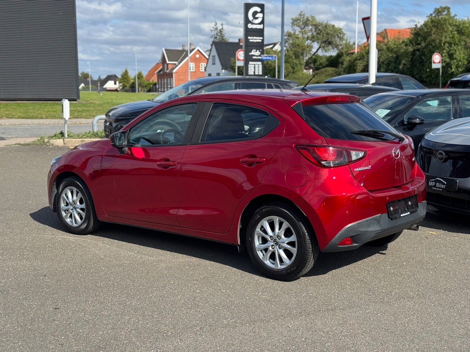 Rød Mazda 2 fra 2018