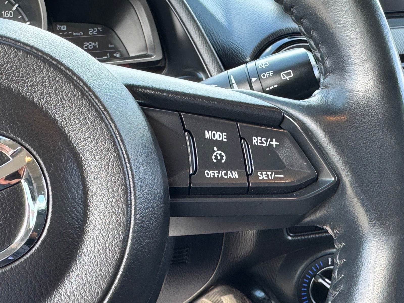 Rød Mazda 2 fra 2018