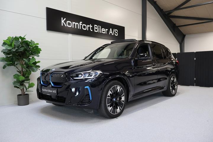 Blå BMW iX3 fra 2022