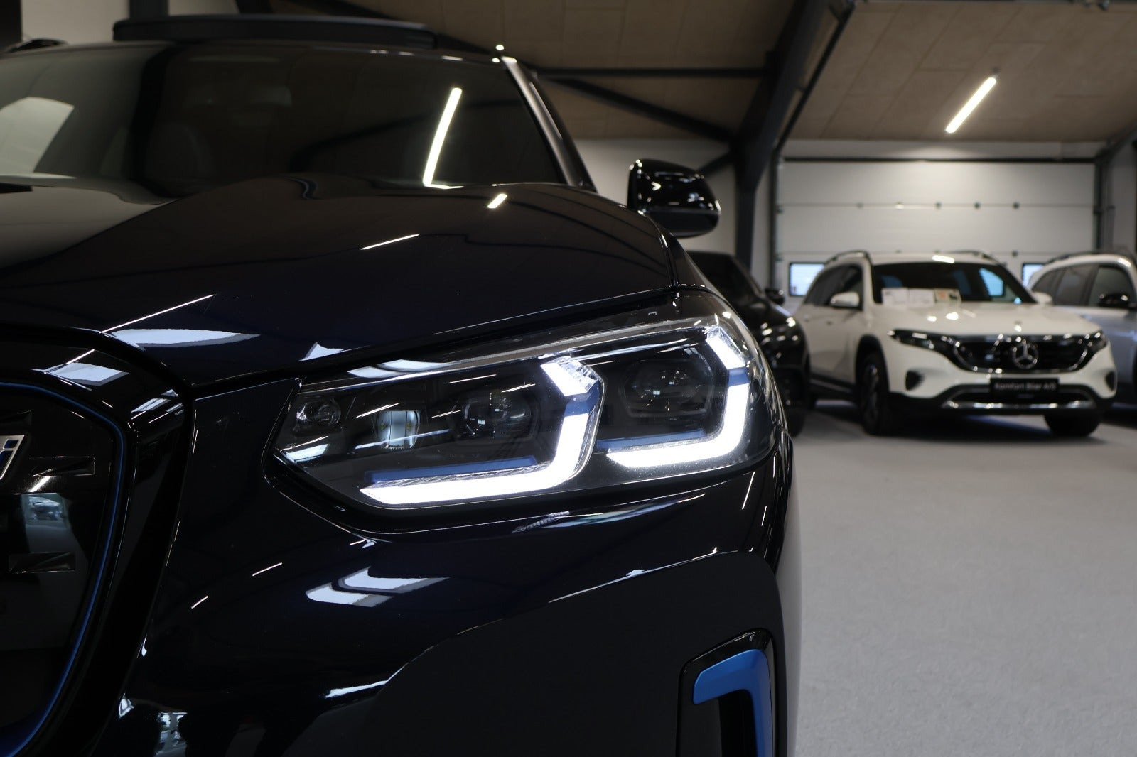 Blå BMW iX3 fra 2022